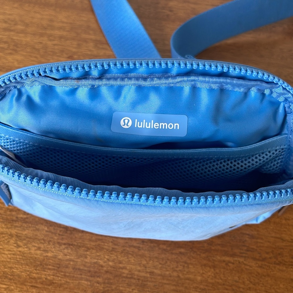 Lululemon Cross Body bag - Picture 4 of 4